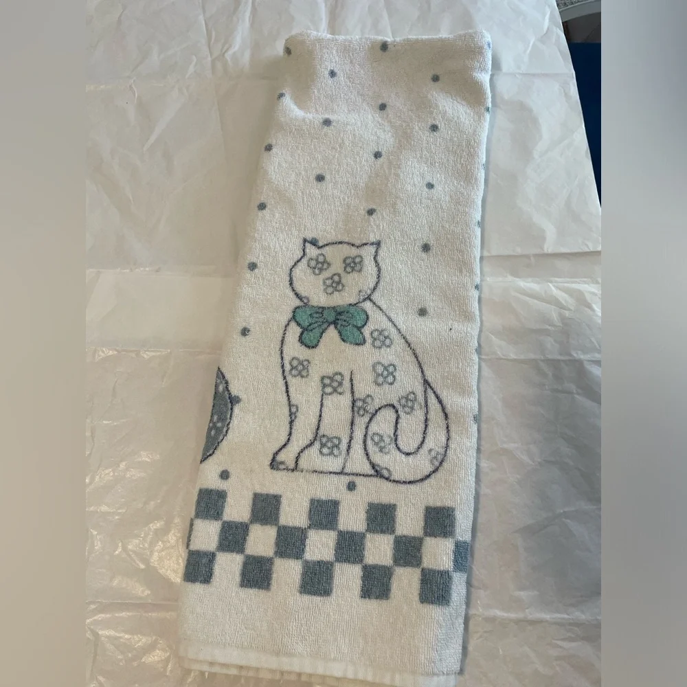 Vintage 80’s Osh Kosh Cat Patterned Sm Bath Towel - White and Blue 100% Cotton